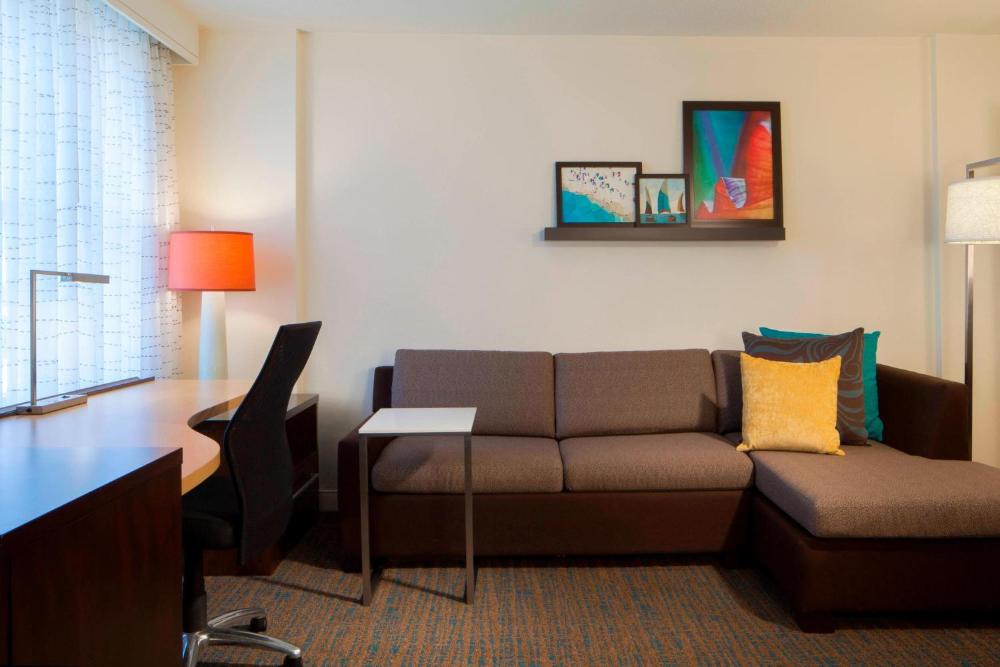 Queen Studio with Sofa Bed interior